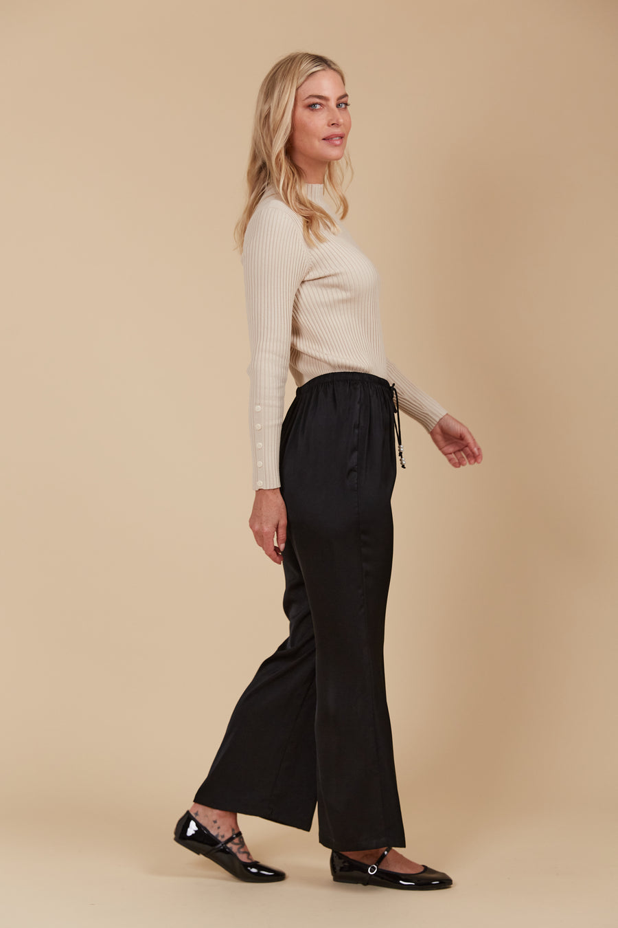 Maia Pant - Onyx