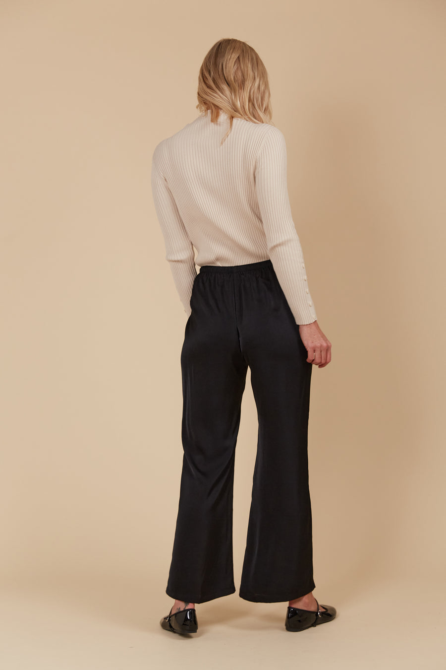 Maia Pant - Onyx