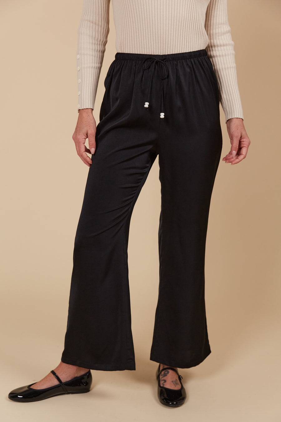 Maia Pant - Onyx