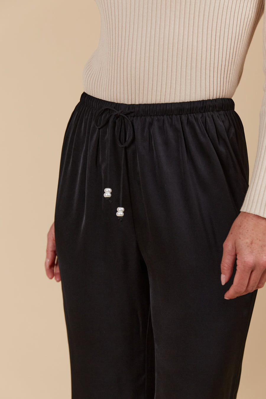 Maia Pant - Onyx