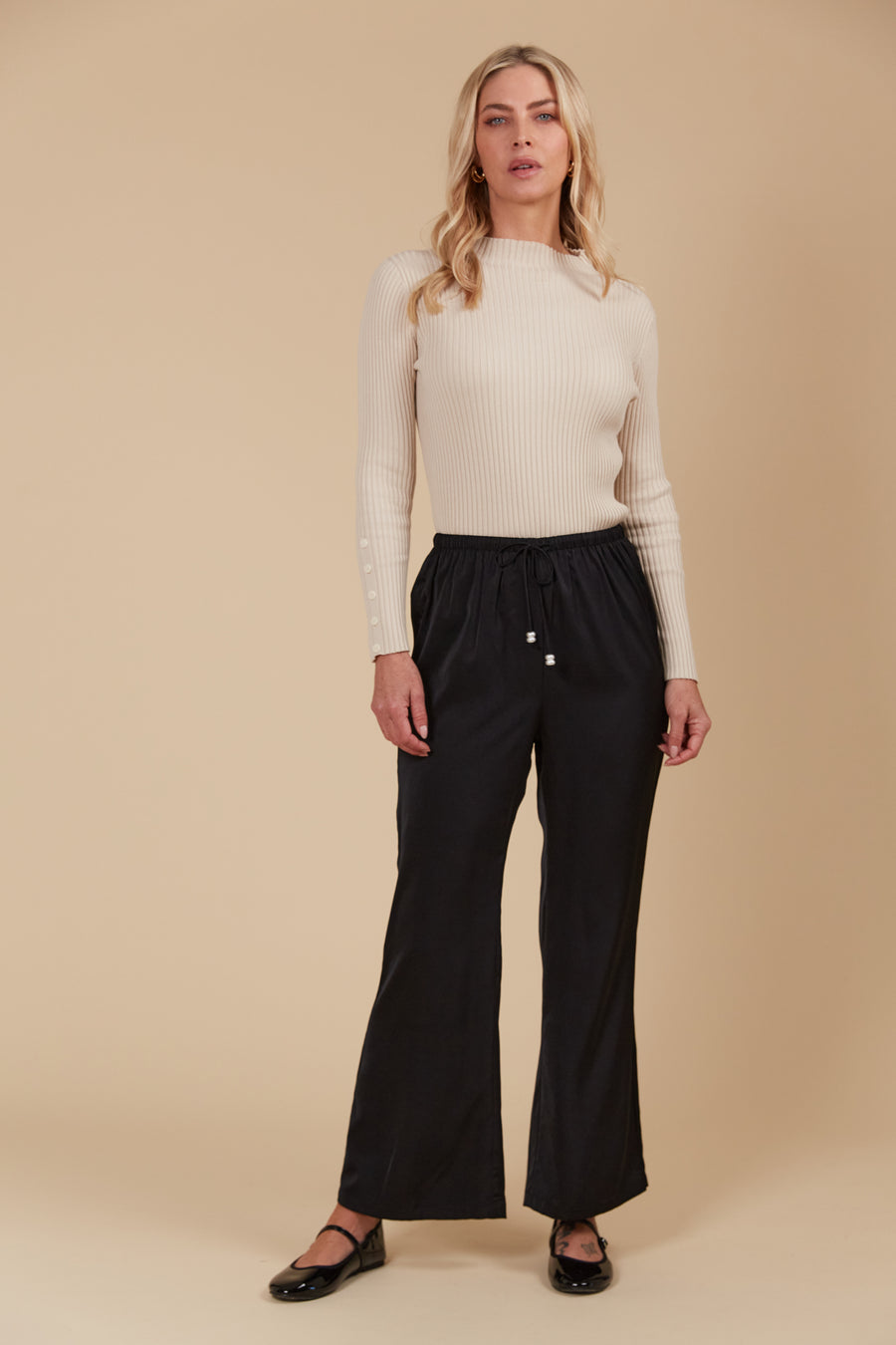 Maia Pant - Onyx