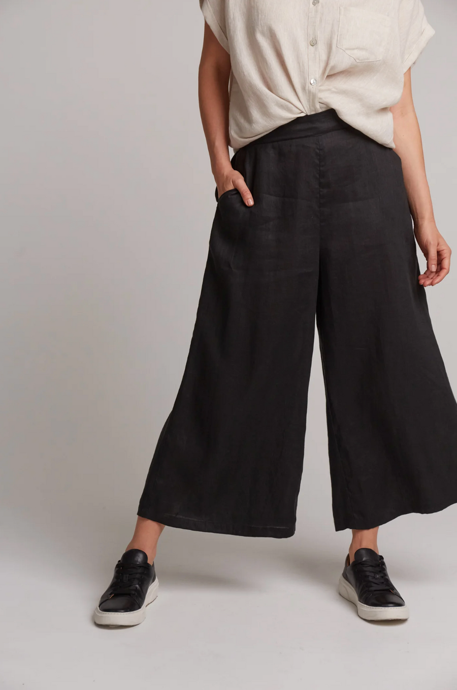 Studio Crop Pant - Ebony