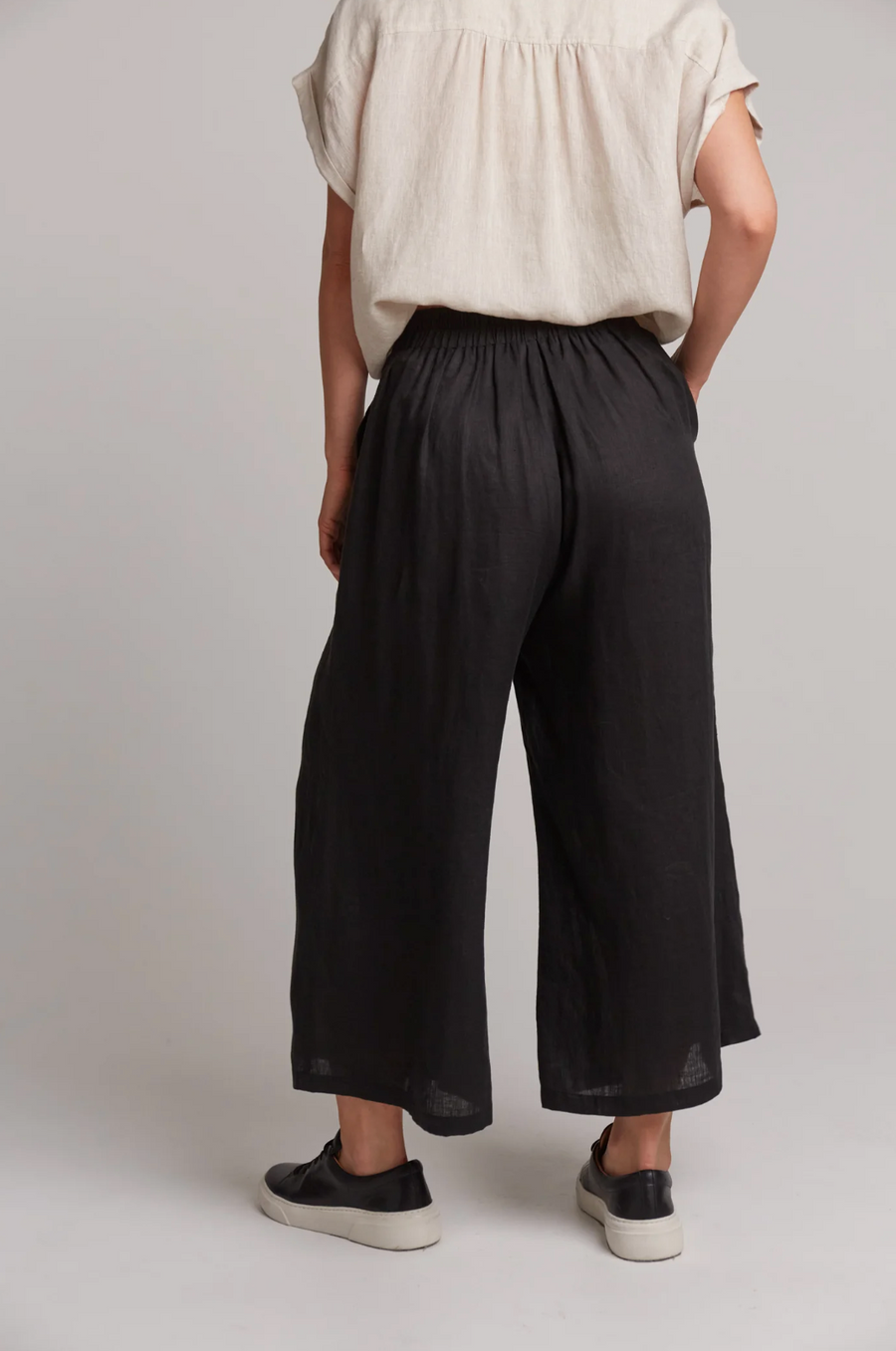 Studio Crop Pant - Ebony